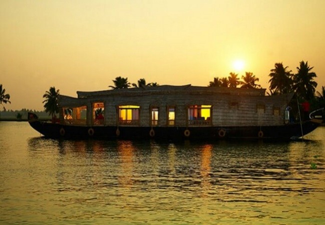 4 Nights 5 Days Cochin Munnar Kumarakom Houseboat Kerala Tour Packages
